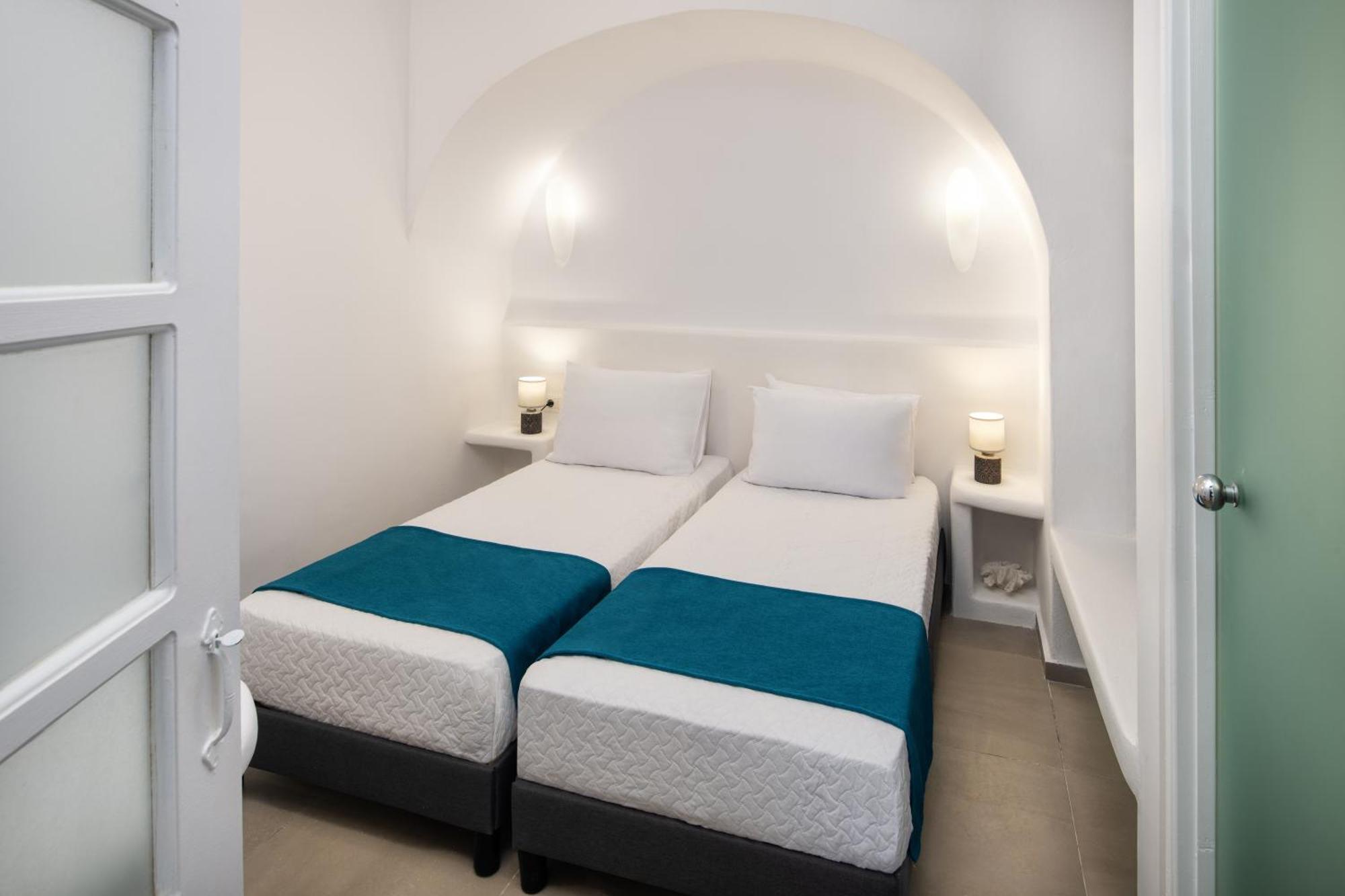 Lava Stone Bed & Breakfast Oia  Exterior photo